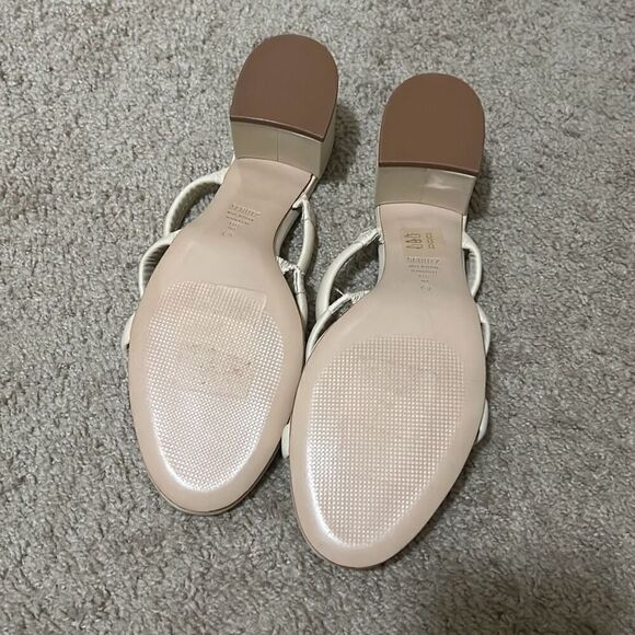 Schutz Women's 11 Block Heel Leather Strappy Slip On Sandals Ivory Cream New - Picture 7 of 9